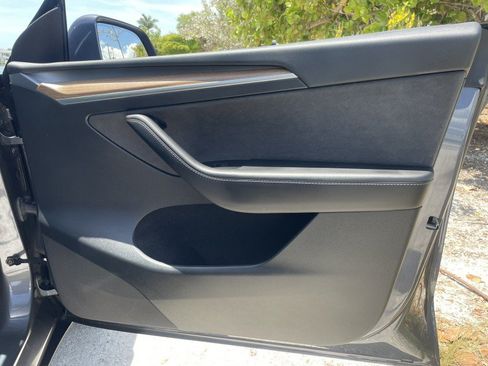 Used 2023 Tesla Model Y AWD image 20