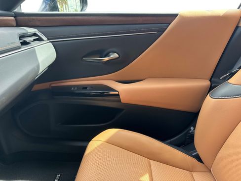 Used 2025 Lexus ES 350 w/ Premium Package FWD image 23