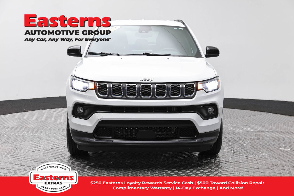 Used 2024 Jeep Compass Latitude AWD/4WD image 3