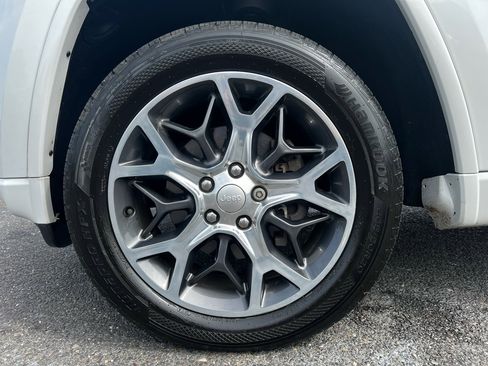 Used 2019 Jeep Grand Cherokee Overland image 27