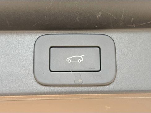 Used 2025 Land Rover Range Rover SE AWD/4WD image 11