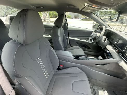 Used 2025 Hyundai Elantra Sport FWD image 12