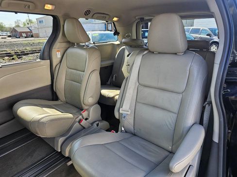 Used 2016 Toyota Sienna XLE image 10