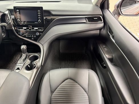 Used 2024 Toyota Camry SE image 27