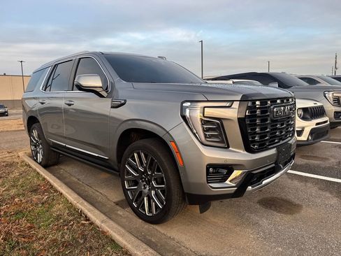 Used 2025 GMC Yukon Denali Ultimate w/ LPO, Floor Liner Package image 3