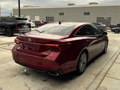Used 2019 Toyota Avalon Limited image 23