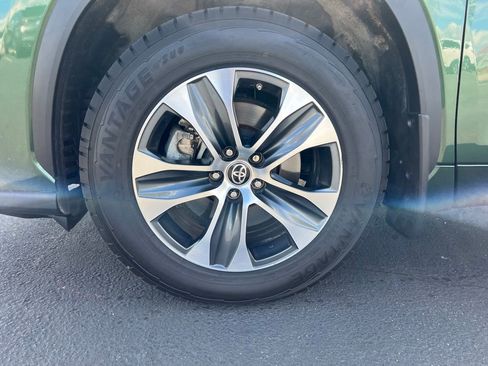 Used 2023 Toyota Highlander XLE image 6
