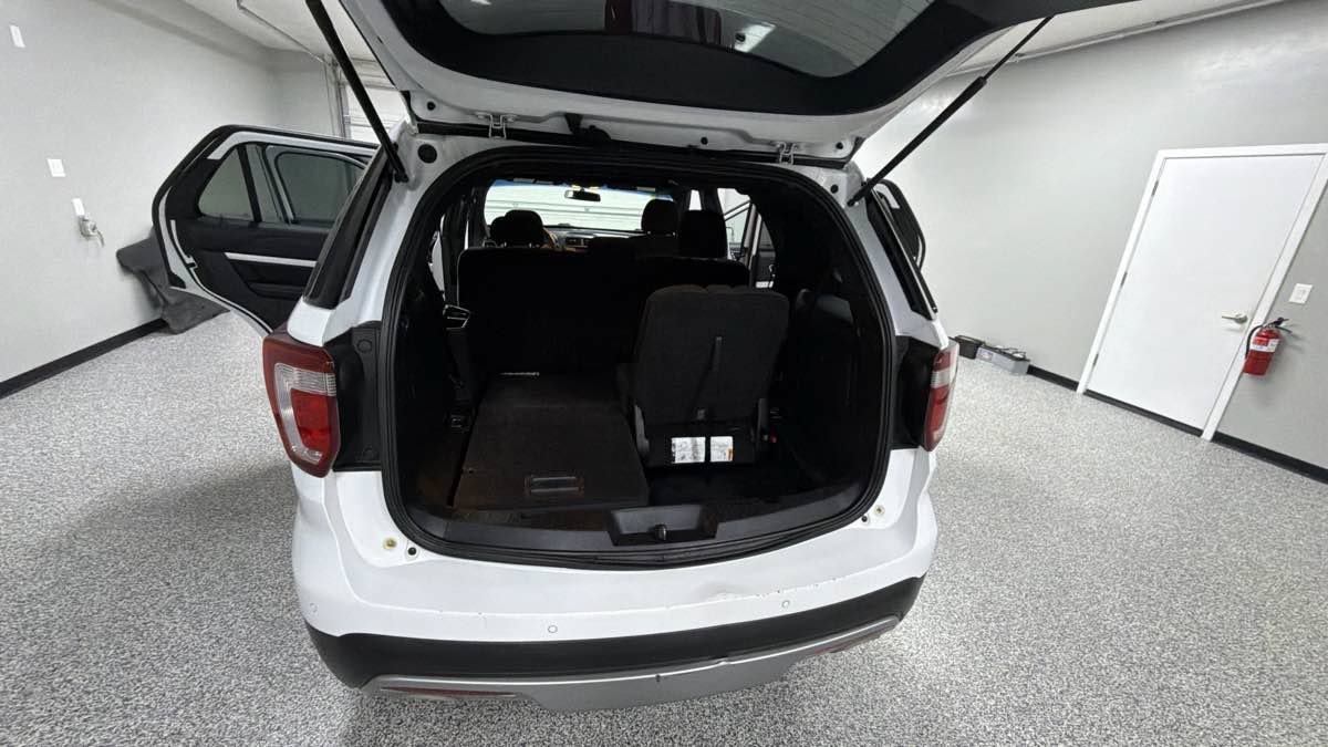 Used 2016 Ford Explorer XLT FWD image 24