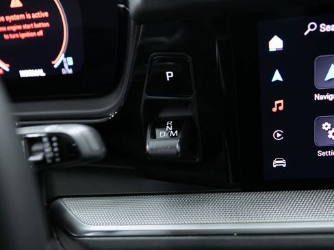 Certified 2025 Porsche Cayenne S image 27