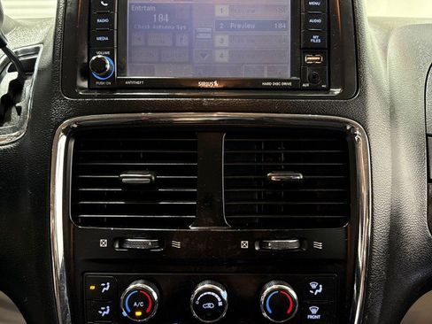 Used 2019 Dodge Grand Caravan SE FWD image 20