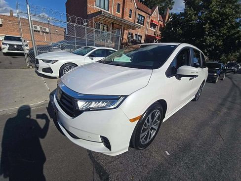 Used 2024 Honda Odyssey Touring image 2