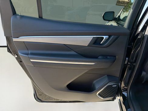 Used 2025 Buick Enclave Preferred image 46