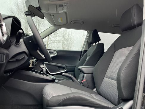 Used 2025 Kia Soul LX w/ LX Technology Package image 24