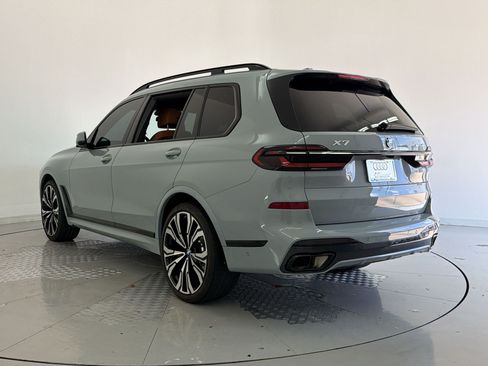 Used 2023 BMW X7 xDrive40i w/ M Sport Package AWD/4WD image 3