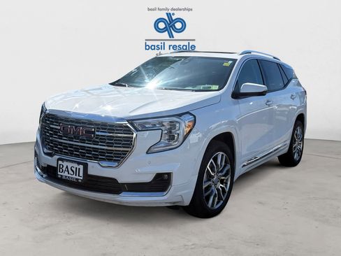 Used 2023 GMC Terrain Denali w/ Denali Premium Package AWD/4WD image 2