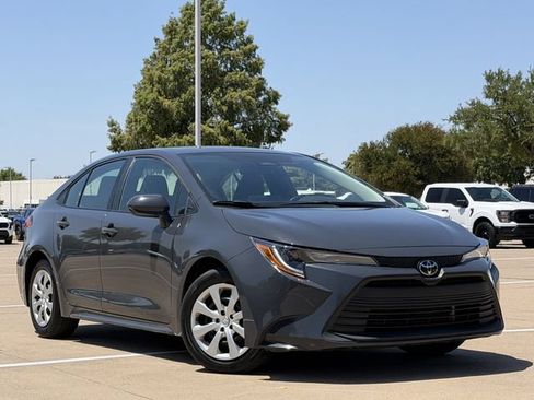 Used 2025 Toyota Corolla LE FWD image 2