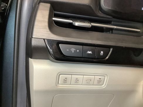 Certified 2023 Kia Carnival SX FWD image 18