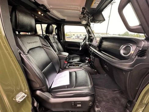 Used 2024 Jeep Wrangler Unlimited Sahara w/ Technology Group AWD/4WD image 30