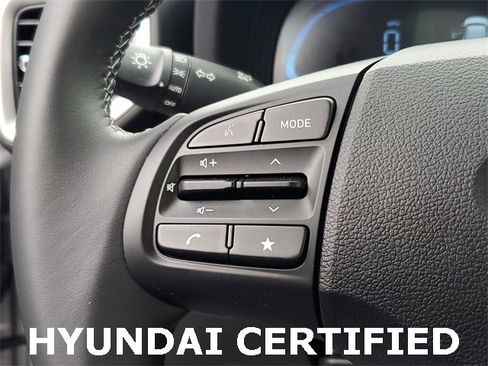 Certified 2025 Hyundai Venue SEL image 21