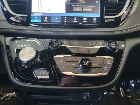 New 2027 Chrysler Pacifica Select AWD/4WD image 11