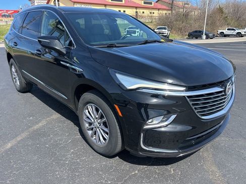 Used 2023 Buick Enclave Essence AWD/4WD image 3