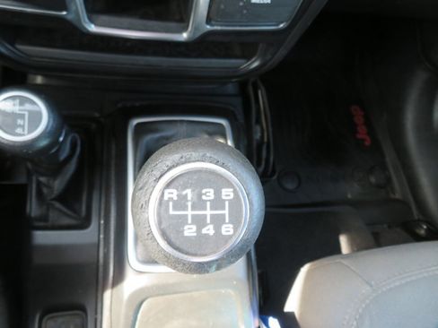 Used 2019 Jeep Wrangler Unlimited Sport image 32