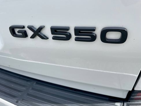 Used 2024 Lexus GX 550 image 33