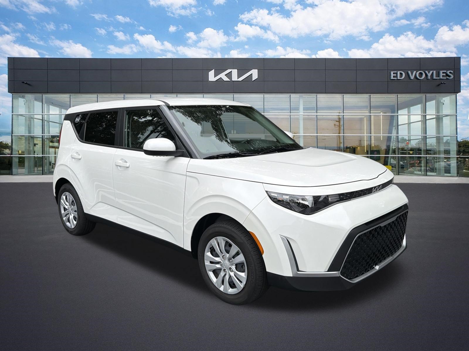 Used 2025 Kia Soul LX FWD image 1