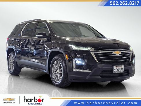 Used 2022 Chevrolet Traverse LT image 1