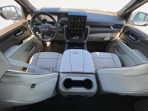 New 2026 GMC Yukon Denali w/ Denali Reserve Package image 3