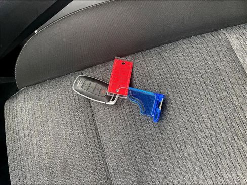 Used 2023 Nissan Rogue SV image 30