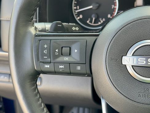 Used 2025 Nissan Pathfinder SL AWD/4WD image 18