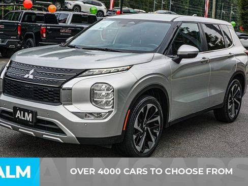 Used 2023 Mitsubishi Outlander SE image 3