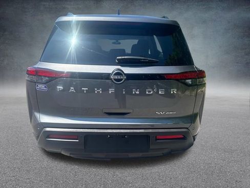 Used 2022 Nissan Pathfinder SV image 4