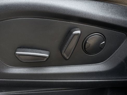 Used 2022 Ford Explorer Limited w/ Limited Technology Package RWD image 26