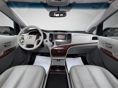 Used 2014 Toyota Sienna XLE FWD image 19