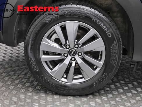 Used 2025 Nissan Pathfinder SV FWD image 30