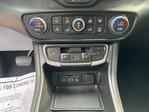 Used 2022 GMC Terrain AT4 image 15