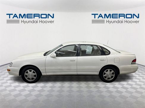 Used 1996 Toyota Avalon XL image 2