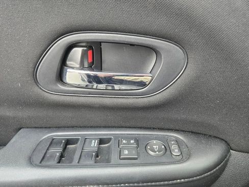 Used 2017 Honda HR-V LX image 11