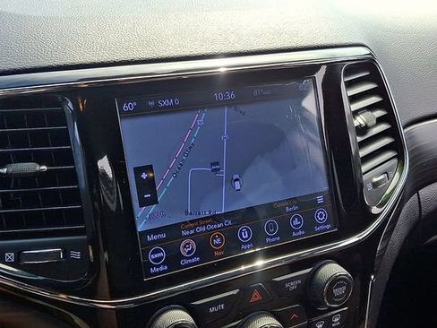 Used 2020 Jeep Grand Cherokee Laredo w/ 18" Wheel & 8.4" Radio Group AWD/4WD image 17