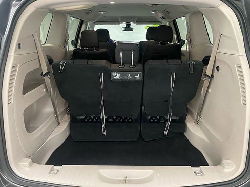 Used 2017 Chrysler Pacifica Touring image 12