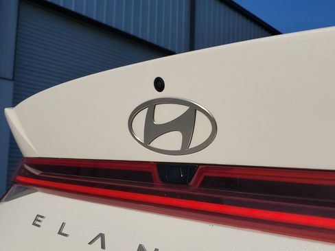 Used 2025 Hyundai Elantra SEL FWD image 6