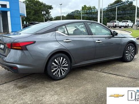 Used 2025 Nissan Altima 2.5 SV FWD image 29