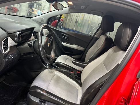 Used 2018 Chevrolet Trax LT w/ LT Convenience Package image 15