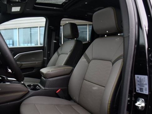 Used 2025 Chevrolet Colorado ZR2 image 13