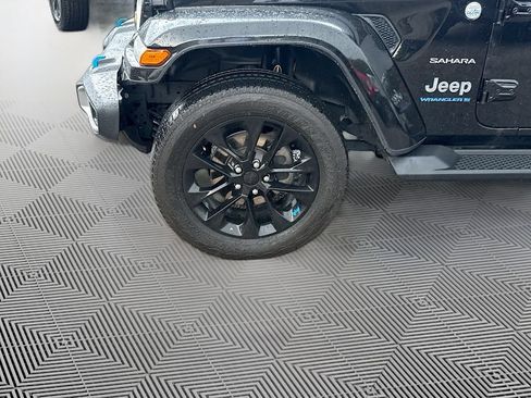 Used 2023 Jeep Wrangler Unlimited Sahara w/ Cold Weather Group AWD/4WD image 34
