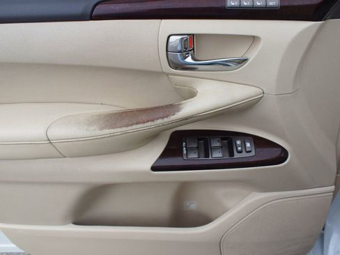 Used 2013 Lexus LX 570 4WD image 21