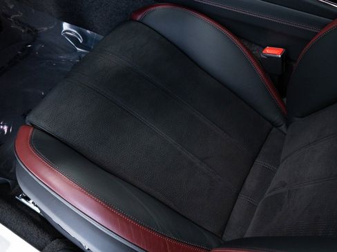 Certified 2025 Bentley Flying Spur Plug-In Hybrid image 19