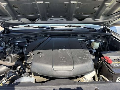 Used 2015 Toyota Tacoma PreRunner w/ SR5 Package RWD image 12